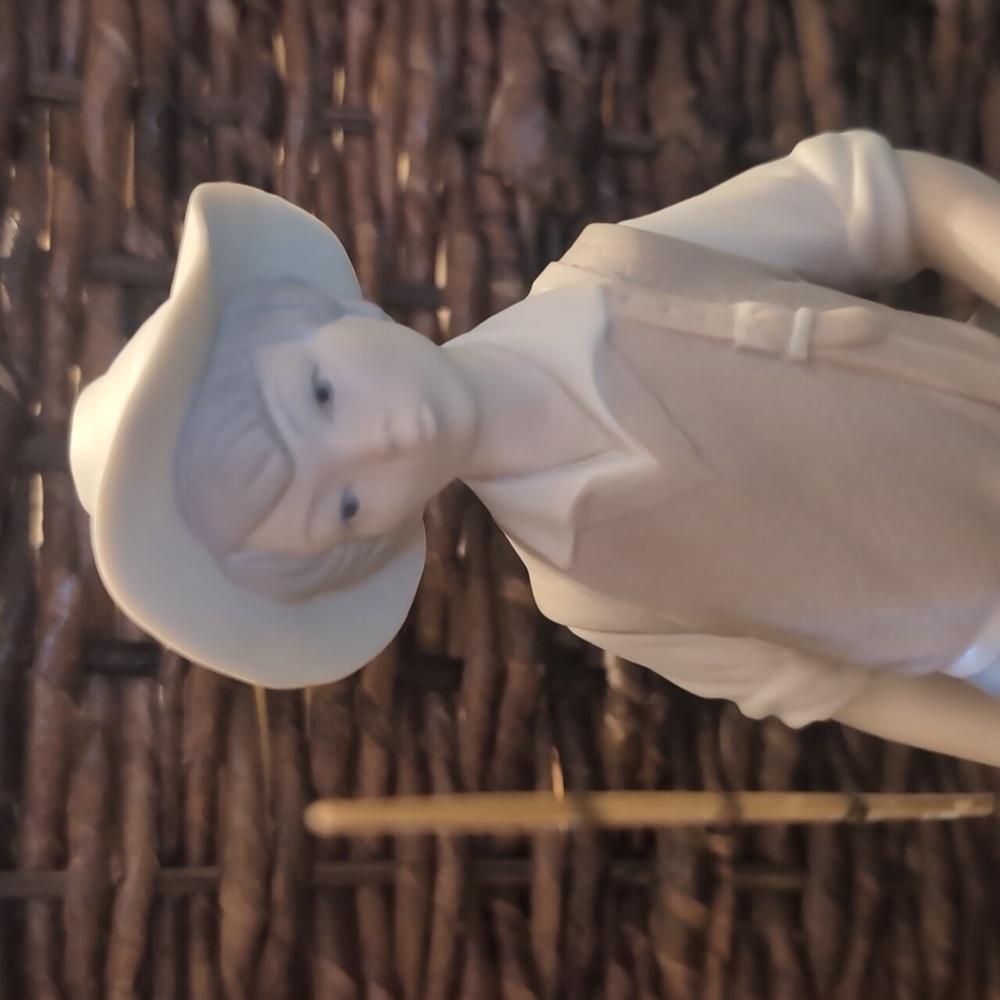 Lladro 8.5" The Fisher Boy 48D9 Fisherman Porcelain Sculpture Figurine Spain.